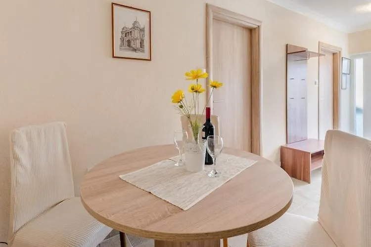 Apartments Fidelis - Two Bedroom Apartment With Terrace And Pool View 5 Trogir
